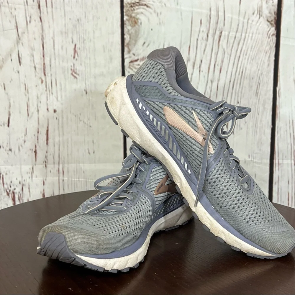 Brooks Gray Women’s Athletic Shoes Breathable Mesh Cushioned Midsole 10.5 GUC